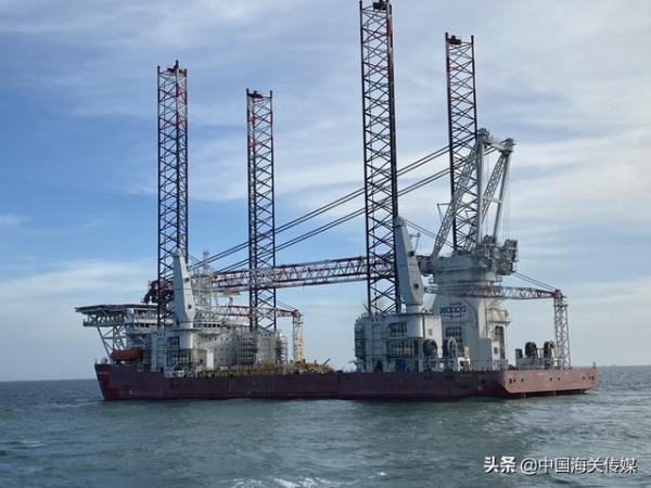 阳江海关助力海上风电安装船进口-1.jpg
