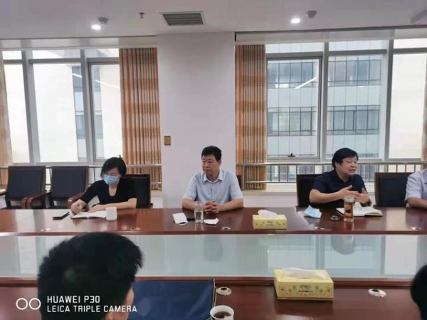 南阳市副市长陈英杰到卧龙保税区检查冷链物流食品总仓库运行工作-3.jpg