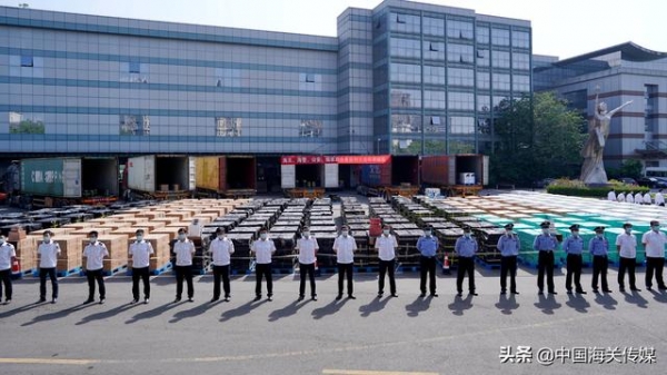 海关、海警、烟草、公安多部门联动查获特大走私香烟案，理货清点用了10天10夜-1.jpg