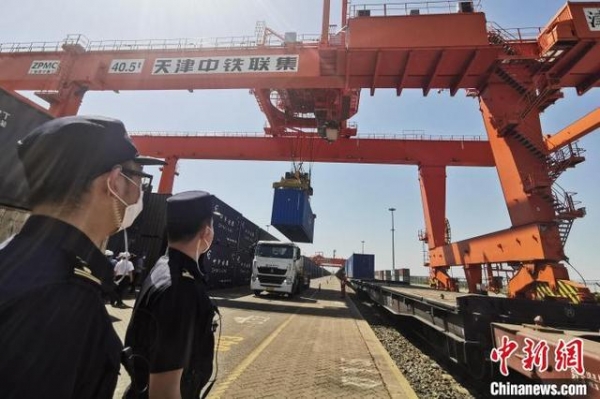 天津海关上半年监管中欧班列货物2.44万标箱 多措并举支持中欧班列发展-1.jpg