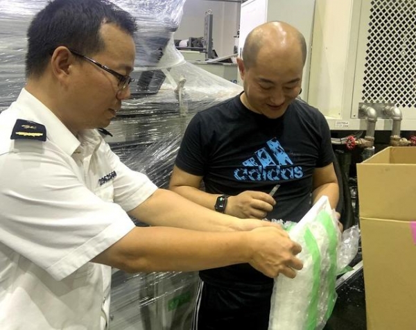 严肃处理！嘉兴海关对进口机电产品中夹带的旧液晶显示器实施监督销毁-1.jpg