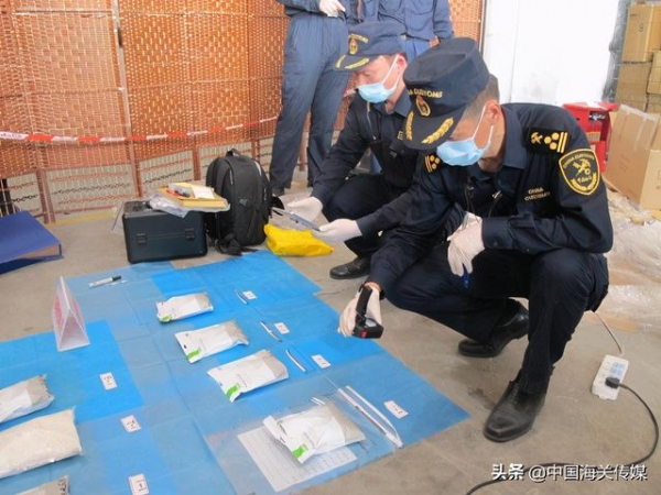 深圳湾海关截获国家严格监管物品麻黄碱-1.jpg