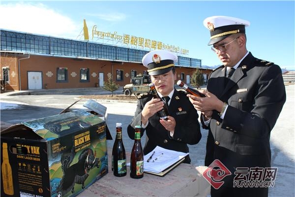 香格里拉海关助力迪庆青稞精酿啤酒顺利出口欧洲-4.jpg
