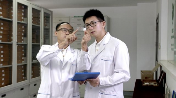 走进国家材种鉴定与木材检疫重点实验室-5.jpg