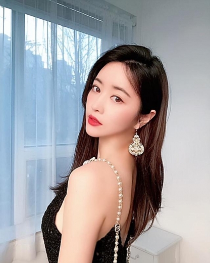 韩国女演员为打入内地市场整容变范冰冰：曾被海关要求换证件相-2.jpg