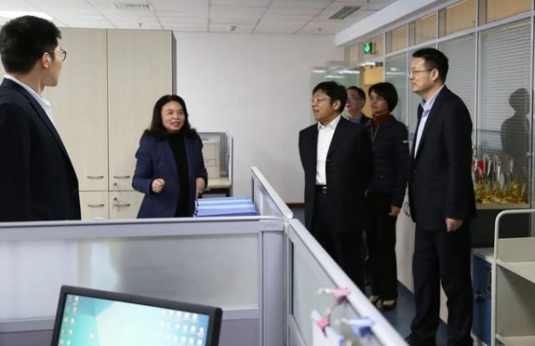 进出口银行党委委员、副行长李钧在重庆调研，与重庆市副市长李波进行会谈-3.jpg