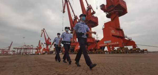 保税港国门“把关人”-15.jpg