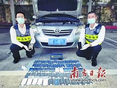 沙头角海关查获小客车夹藏走私入境手机65台-1.jpg