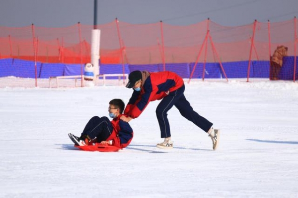 兰州新区全民冰雪旅游季拉开序幕！玩雪的走起，位置在这儿→-7.jpg