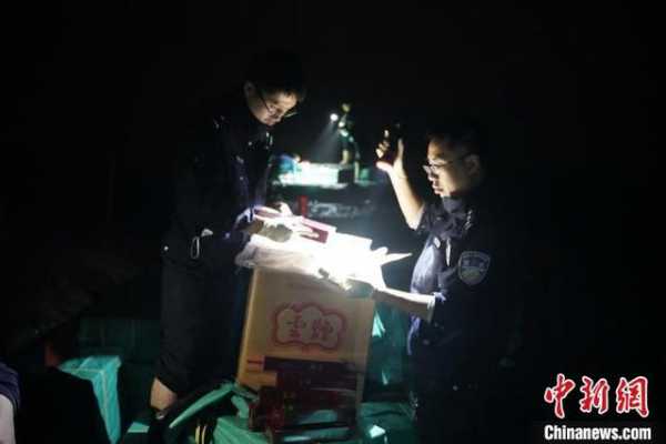珠海警方联合海关共同侦破一案值3000万元香烟走私案-1.jpg
