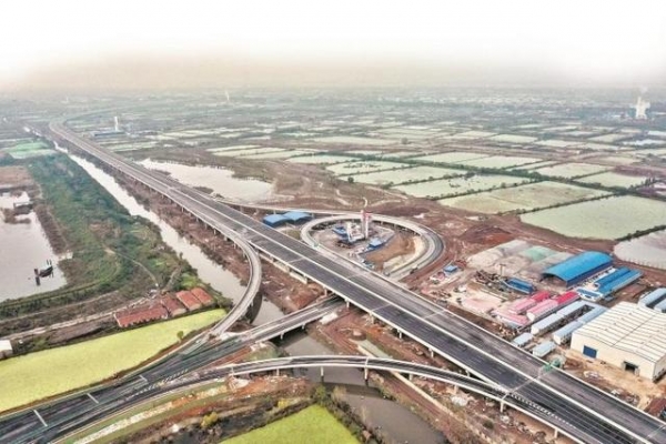 中国进出口银行湖北省分行支持武汉四环线贯通-1.jpg