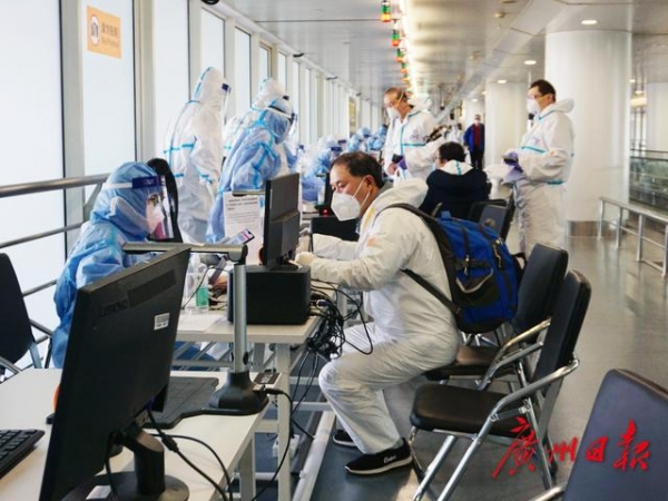 白云机场日均入境约2000人次，海关实施防疫“一航班一方案”-1.jpg