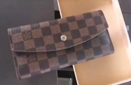 “LV、HERMES、YSL、Dior…”海关查获13000多只名牌女包！手续齐全，却全是假货……-3.jpg