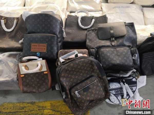 “微型机”夹藏古驰等名包 广州海关连查4批涉嫌侵权出口货物-2.jpg