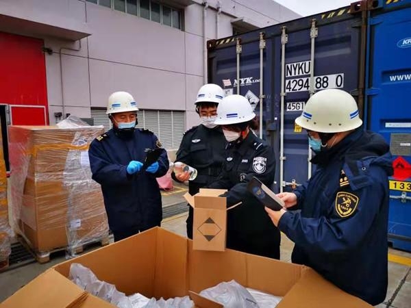 强化危险化学品监管 上海海关把牢国门安全第一关-2.jpg
