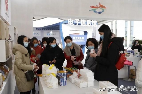20家优质企业齐齐签约！今天，南充保税物流中心（B型）正式封关运营啦-9.jpg
