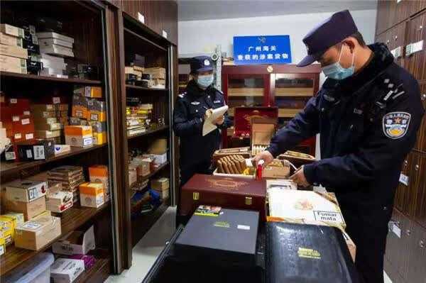 海关烟草联动斩断雪茄走私犯罪网络-1.jpg