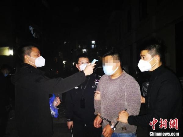 广州海关破获3亿元走私水果案-1.jpg