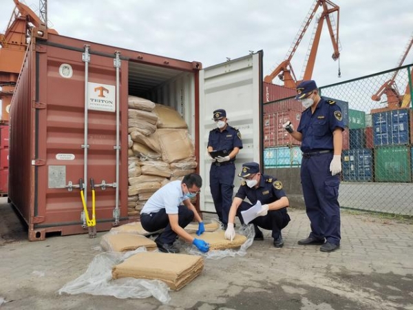 向“洋垃圾”亮剑！“十三五”期间湛江海关所属茂名海关截获“洋垃圾”382.6吨-1.jpg