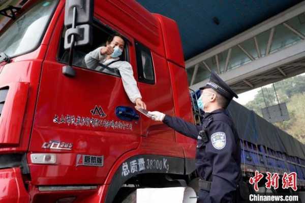 云南河口边检站去年检查进出口货物412万吨 货值271亿元-1.jpg