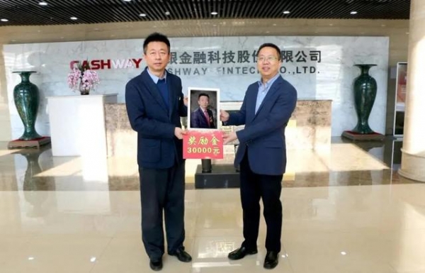 保税区党委书记、管委会主任洪世聪一行走访恒银科技慰问劳模-2.jpg