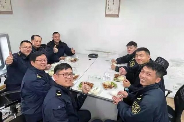 昨天的除夕夜，他们是这样度过的…-7.jpg