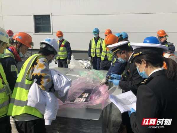 视频丨新年查验第一单！星沙海关走进长沙惠科-2.jpg