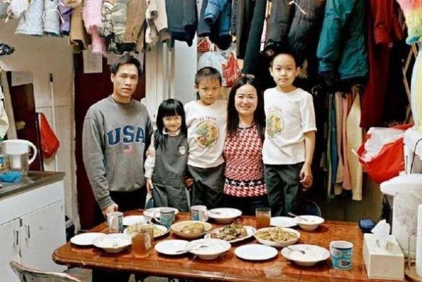 大批美藉华人连夜回国，海关拦都拦不住，回国背后真相是什么？-4.jpg
