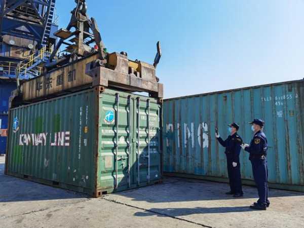 广州海关退运禁止进口固体废物240吨-2.jpg