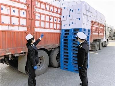 天津海关打出“组合拳”助力新疆农产品走出国门-2.jpg