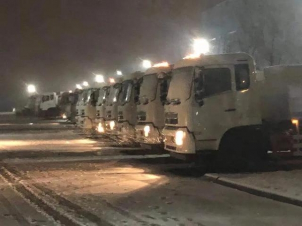应对大雪 保税区连夜行动-3.jpg