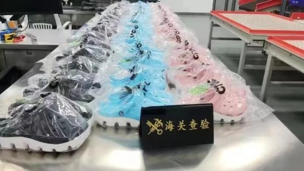 你买到过吗？南宁海关查获“山寨”鞋子800件-2.jpg