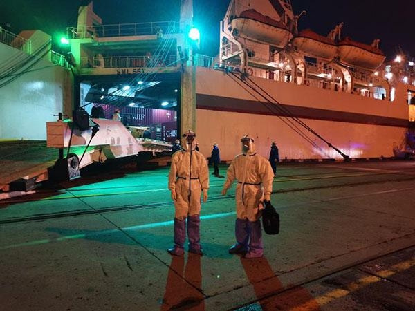 “苏州号”首次靠泊军工路码头 上海海关积极服务北外滩滨江岸线贯通工程-2.jpg