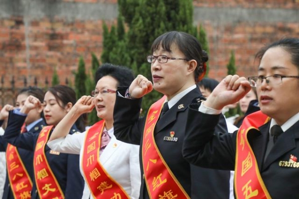 湛江海关开展“巾帼心向党 奋斗新征程”“三八”国际劳动妇女节系列活动-4.jpg