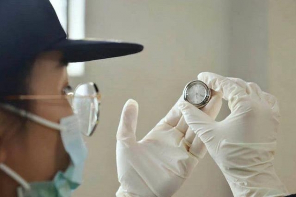 海关练就火眼金睛，一次性查获50块顶级手表-2.jpg