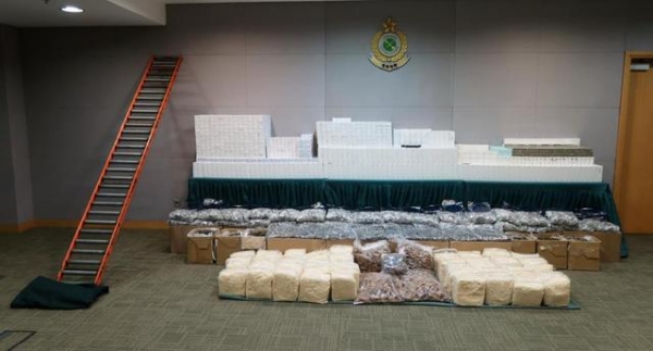 香港海关检获约2000万港元走私货物 逮捕一名嫌疑人-1.jpg