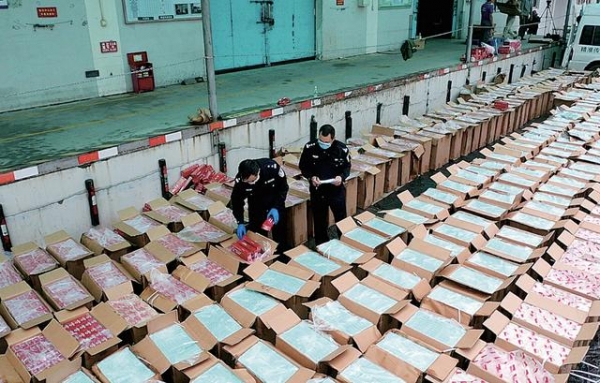 南宁海关查获大量走私香烟 价值970万元-1.jpg