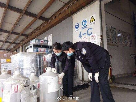 上海海关查获仙人掌籽油50千克-1.jpg