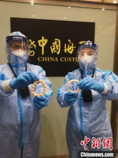 广州海关3天连查4宗旅客违规携带象牙制品入境案-2.jpg
