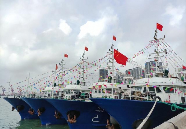 8艘远洋渔船起航非洲！湛江海关助力企业拓展“一带一路”远洋捕捞项目-1.jpg