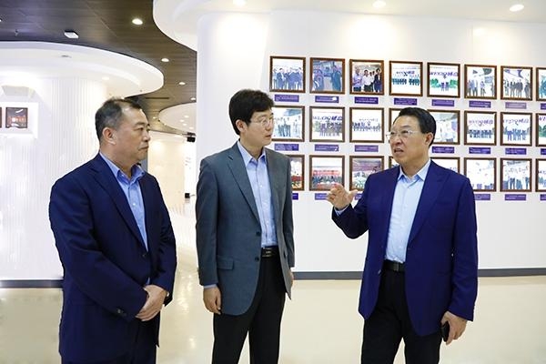 威海海关一行来高新区调研-1.jpg