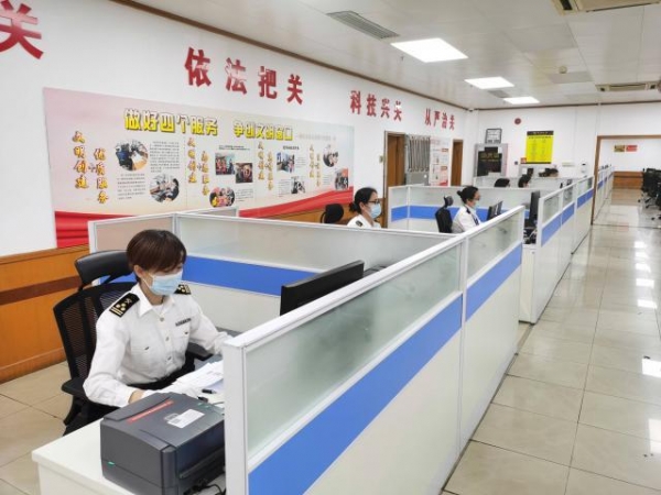 零接触，再提速！深圳海关全面实行跨境车辆备案业务无纸化-1.jpg