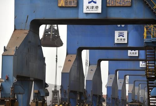 全部退运！中国海关查扣迄今最大宗“洋垃圾”，49.8万吨硫铁矿渣已全部装船离境-5.jpg