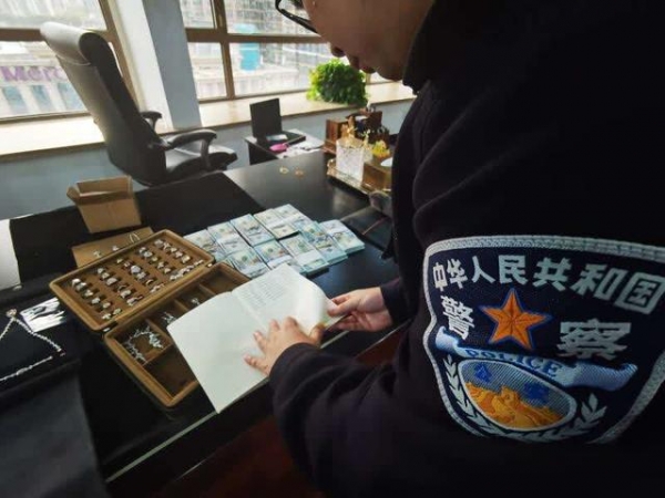 一大批走私“鸽子蛋”钻石被海关截获 案值超4000万元-3.jpg