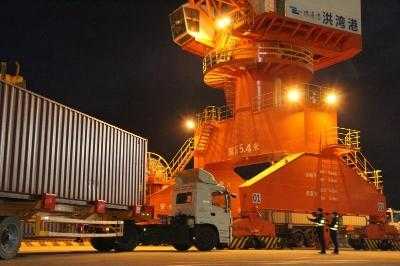 海外订单催得紧 湾仔海关保通关“不打烊”-1.jpg