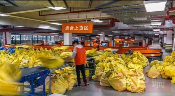 “网上丝绸之路”加速畅通“双循环”！河南保税物流中心一季度进出口交易额同比增长266.32%-4.jpg