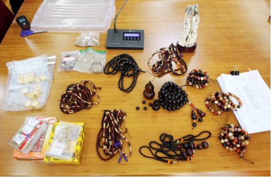 南京海关移交288公斤象牙及其制品-2.jpg