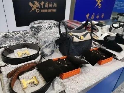 济南机场海关连续查获多起“水客”走私案：涉爱马仕包，百达翡丽、劳力士手表等-1.jpg