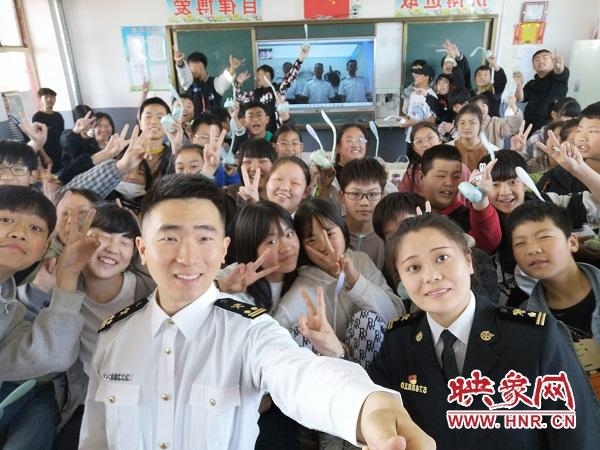 海关“微课堂”走进鲁山校园 宣传海关禁限知识-3.jpg