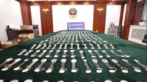 哈尔滨海关破获1.83亿元走私手表大案-1.jpg